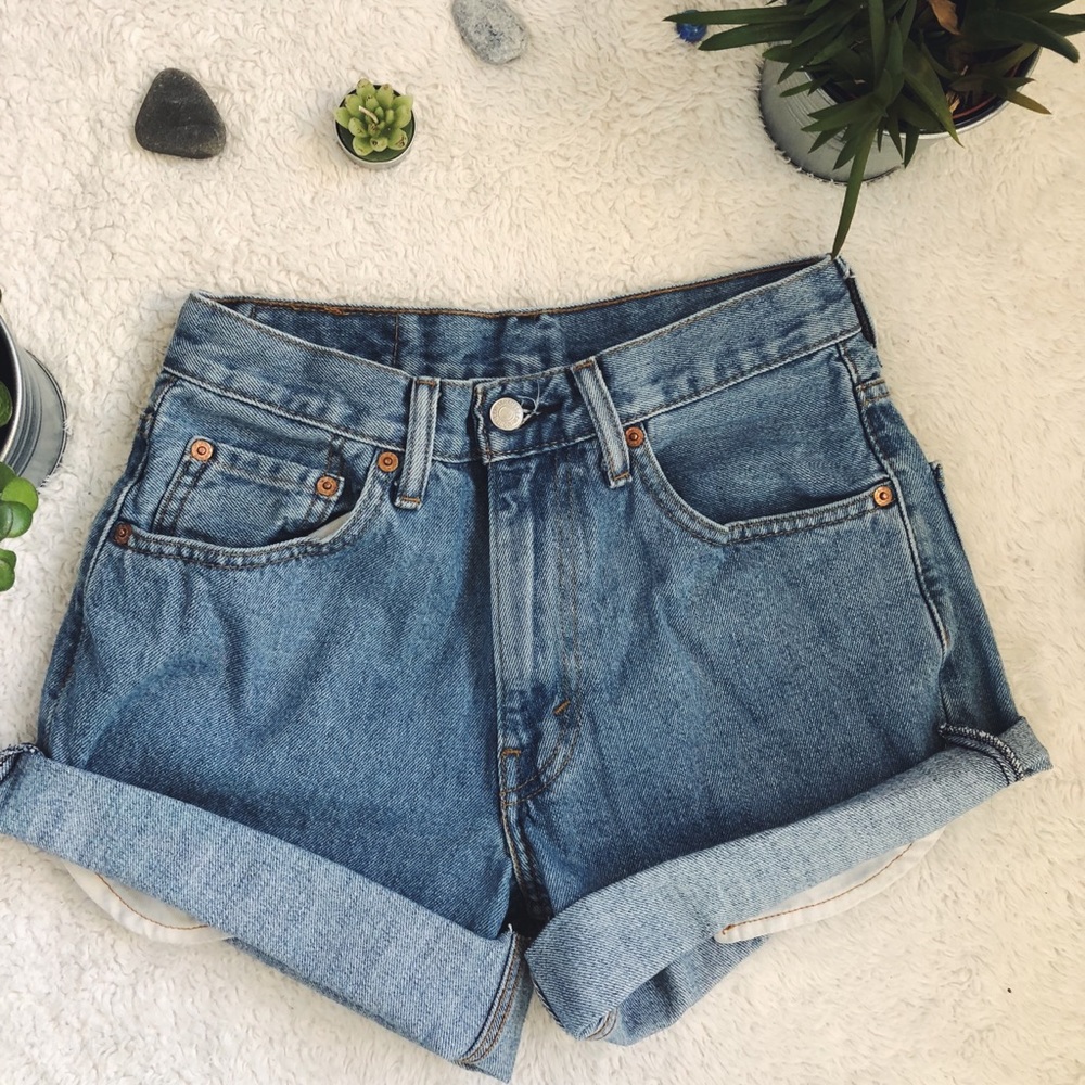 Vintage Levi Shorts 🌊